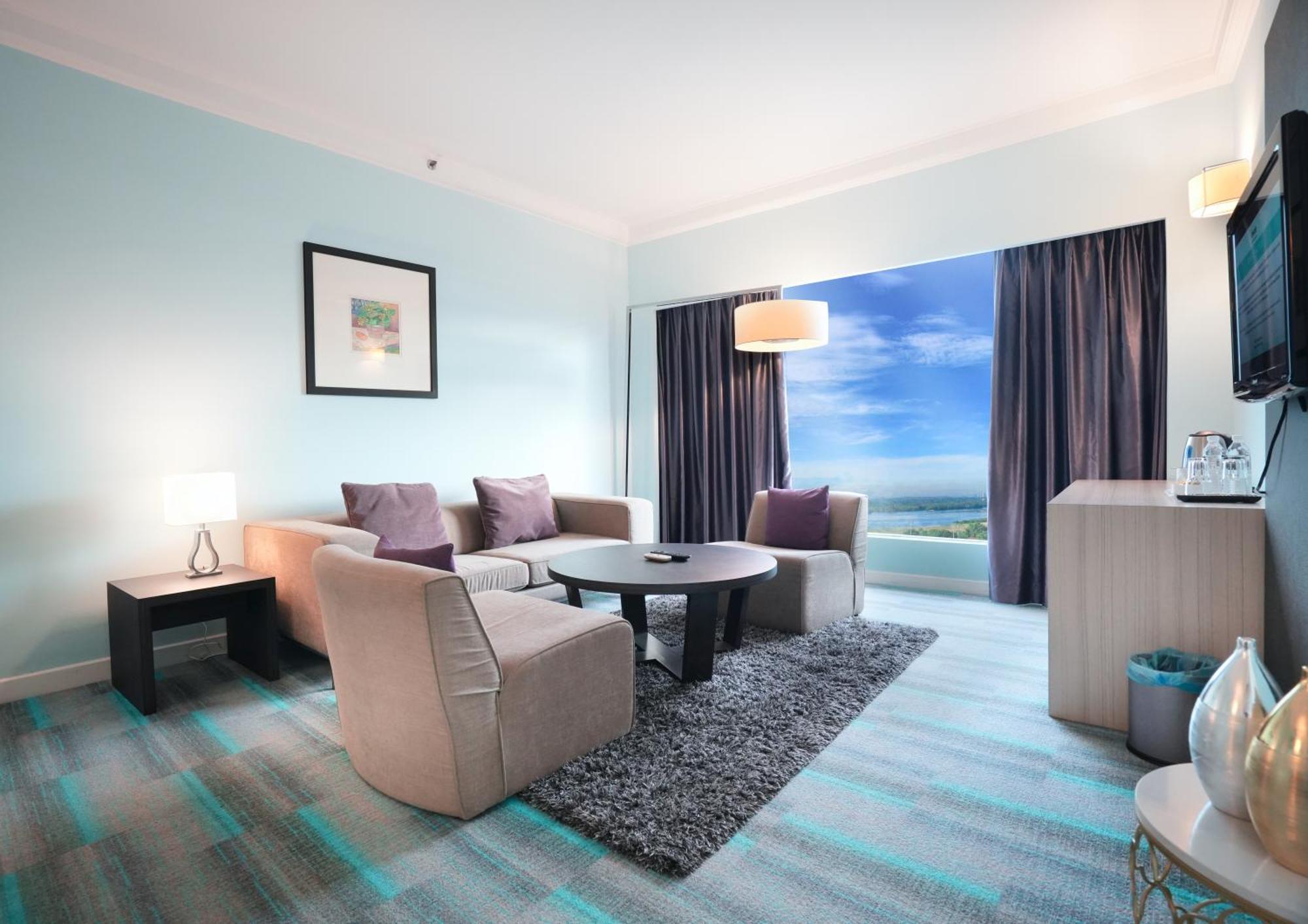 Thistle Джохор-Бару Экстерьер фото Living room of a suite