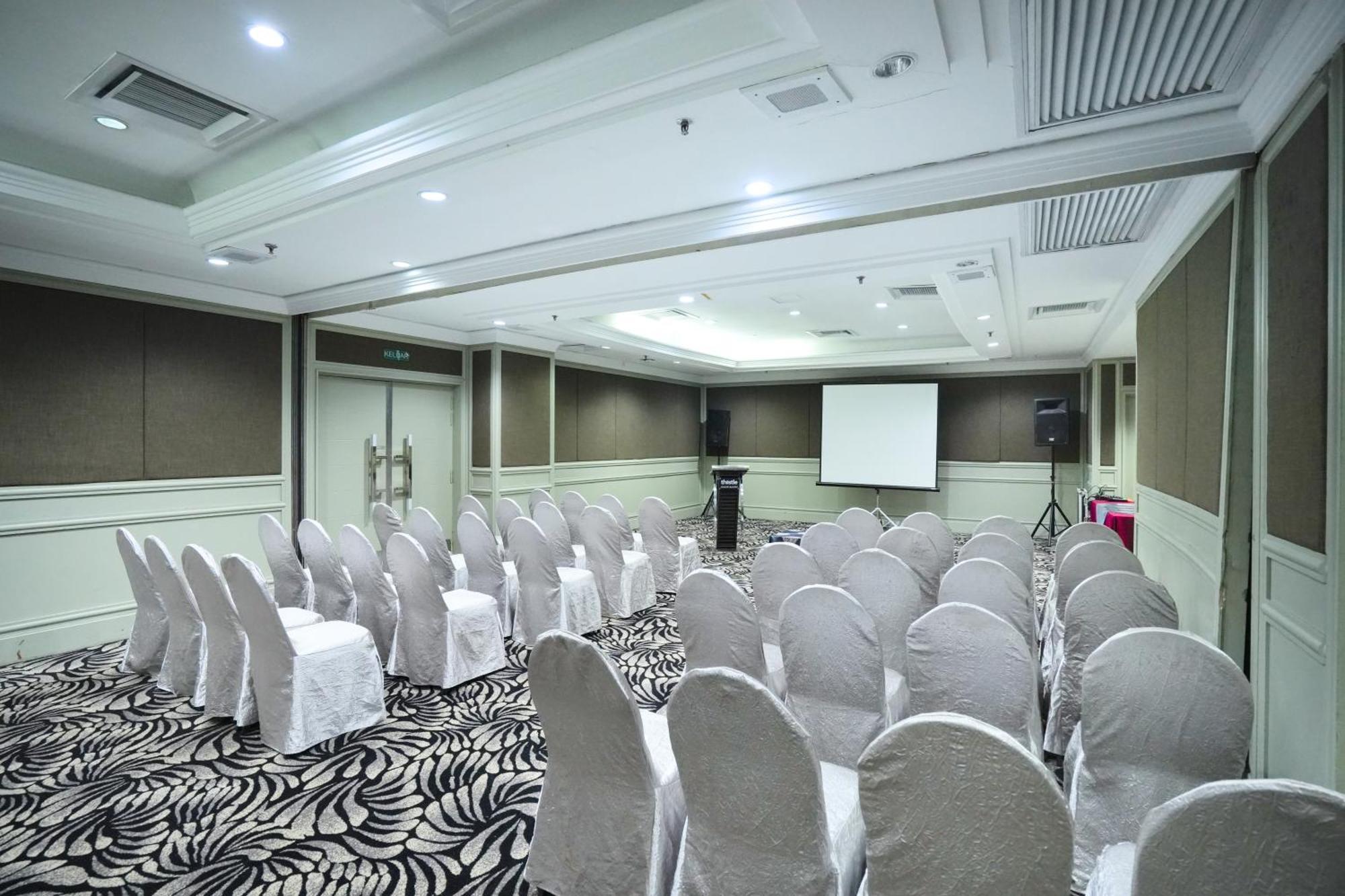 Thistle Джохор-Бару Экстерьер фото Meeting room