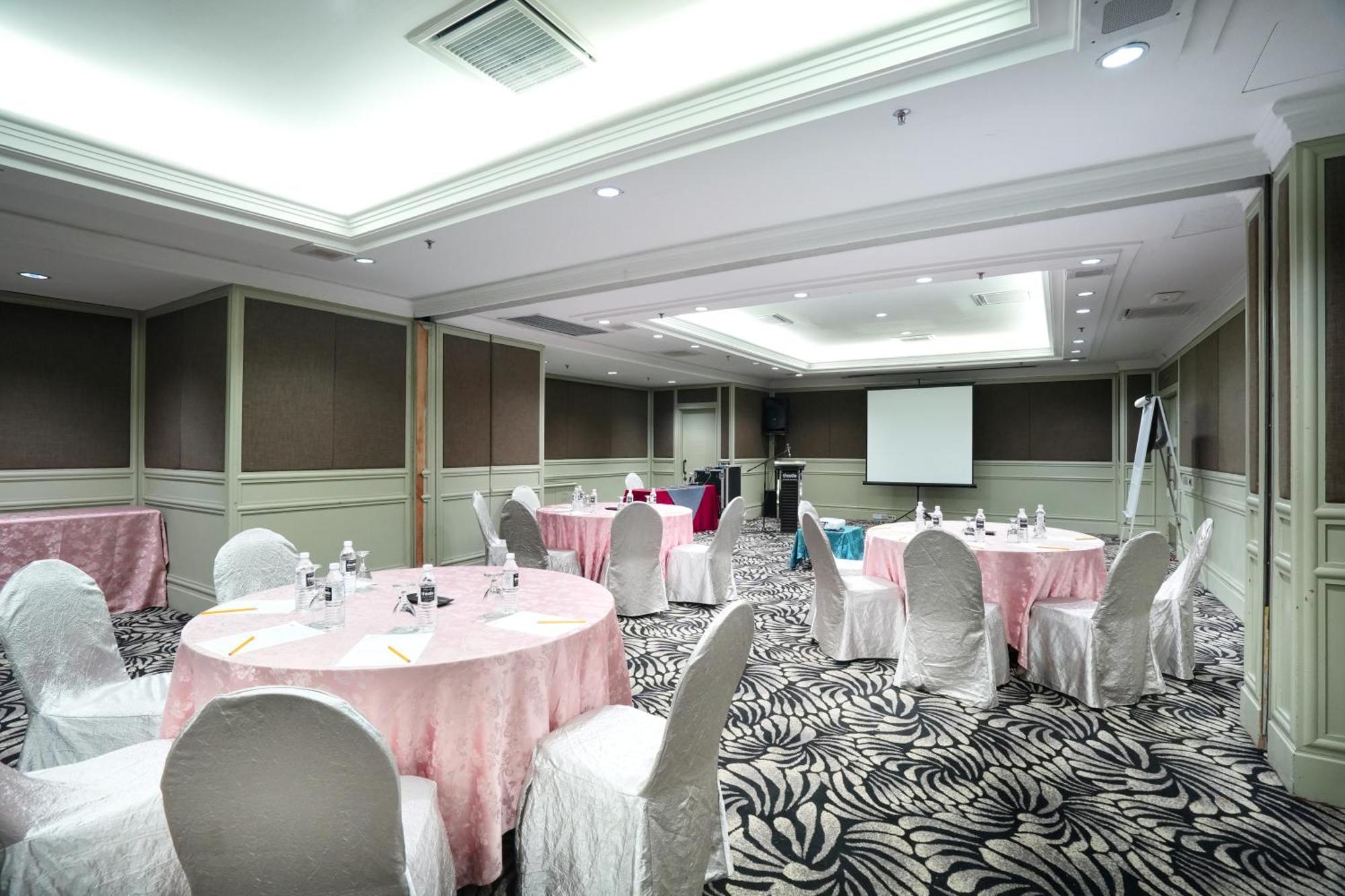 Thistle Джохор-Бару Экстерьер фото Meeting room